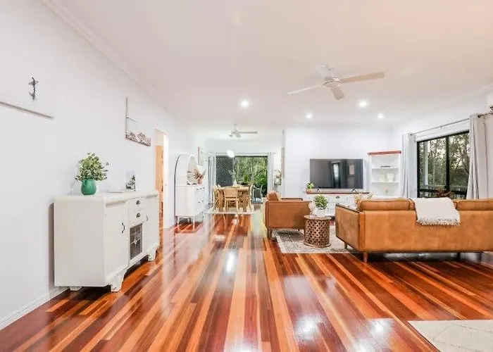 Agnes Bliss - Stunning, Central Four-Bedroom Beach House In Sunny Agnes Water