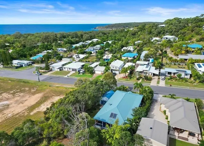 Agnes Bliss - Stunning, Central Four-Bedroom Beach House In Sunny Agnes Water
